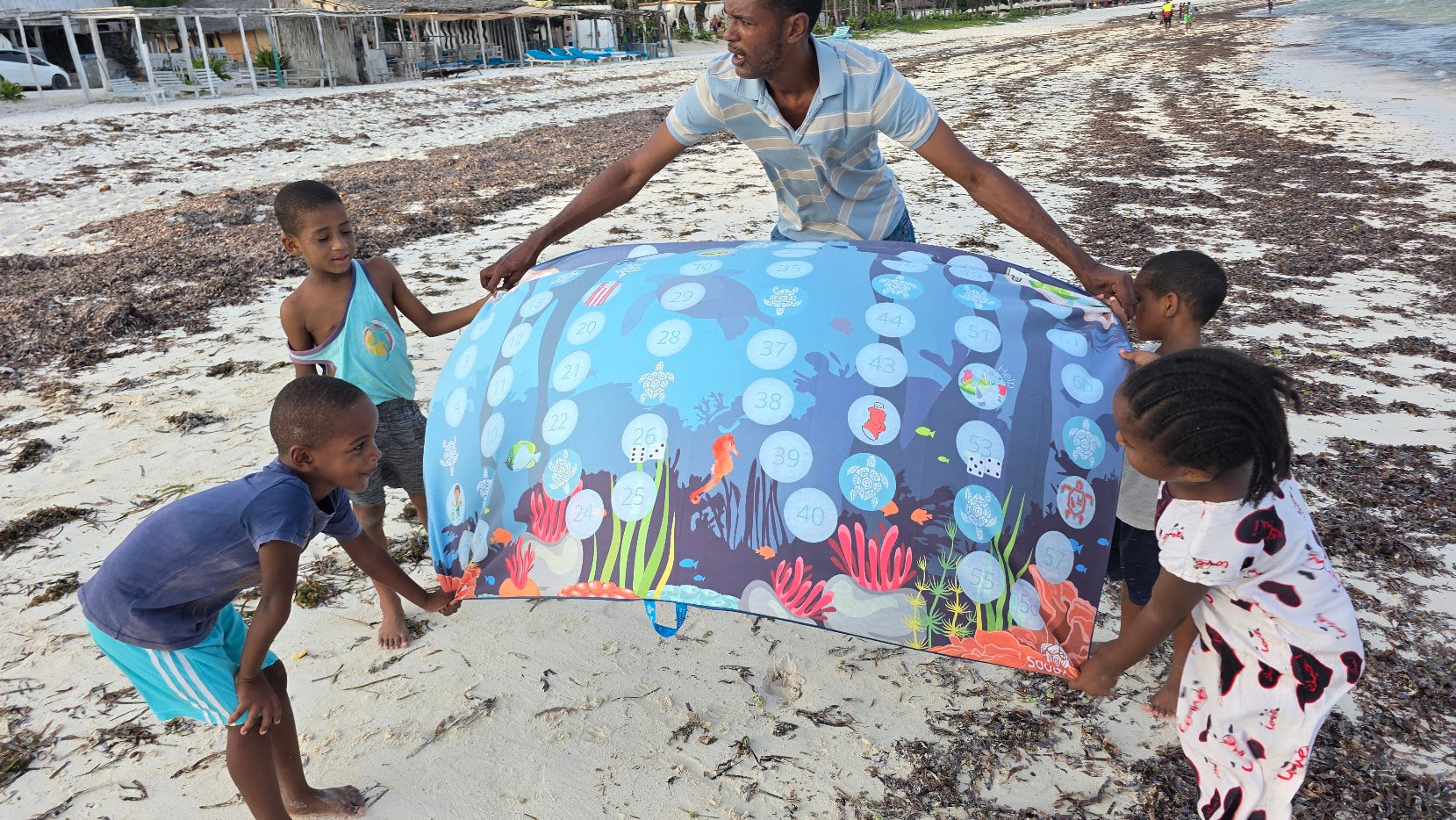 soobluu reishanddoek met spel - leren over bescherming zeeschildpad en omgeving