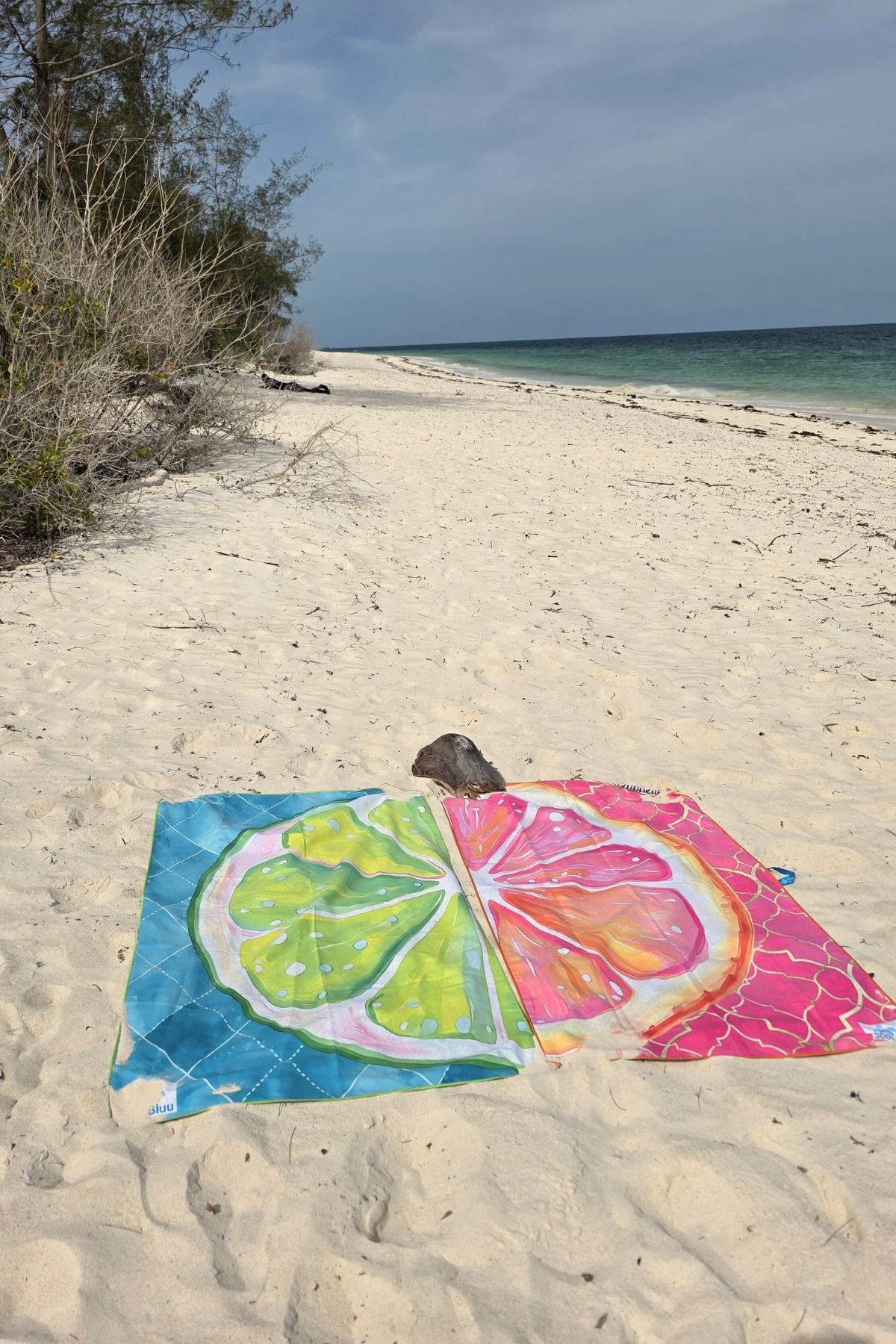 strandlaken reishanddoek recycled plastic flessen snel droog zand vrij